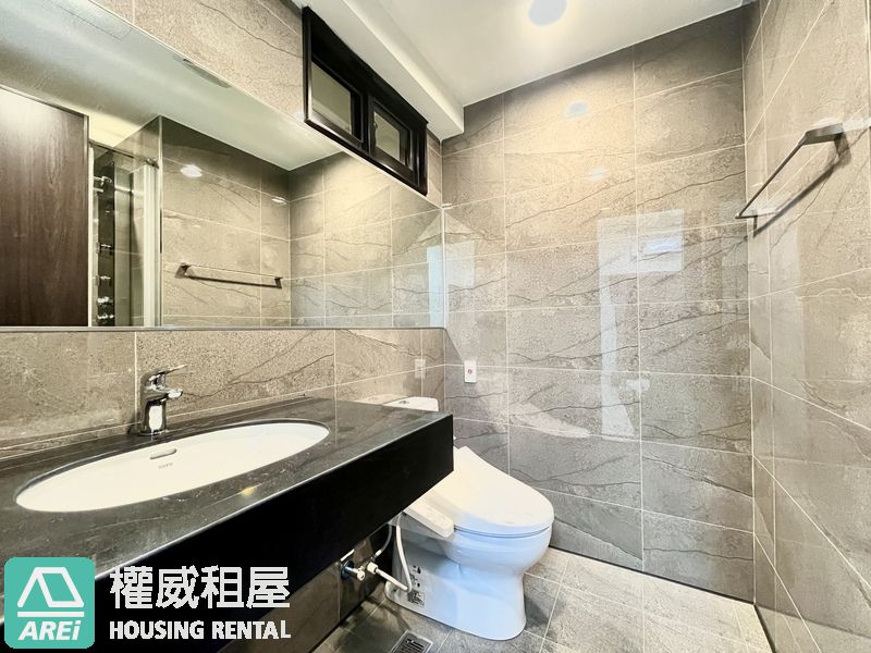 楠梓高大特區｜崑庭馥御｜可租補｜2房2衛+雙平車