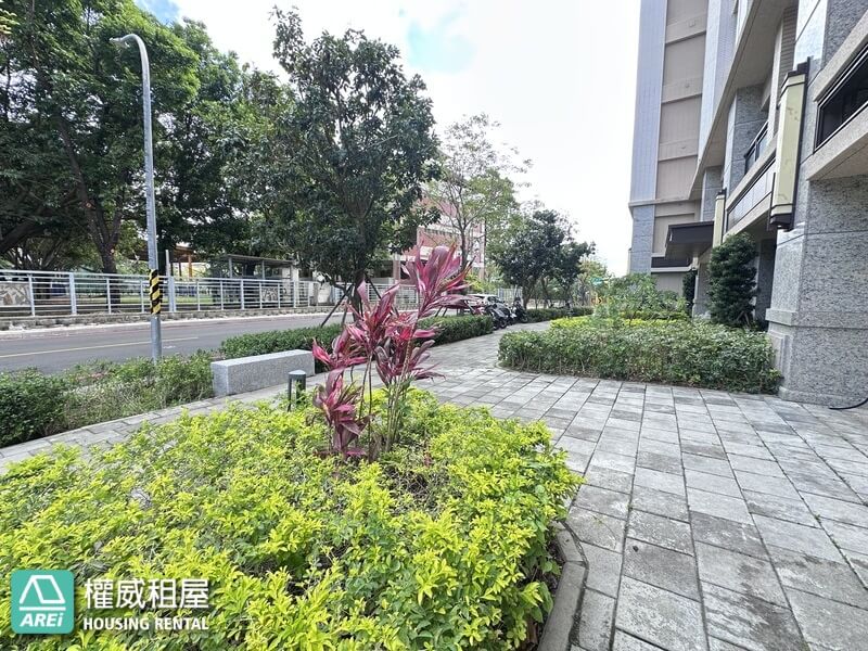 東區校園首排店面｜昕視界｜黃金店面釋出｜適合｜早午餐店｜小型診所｜