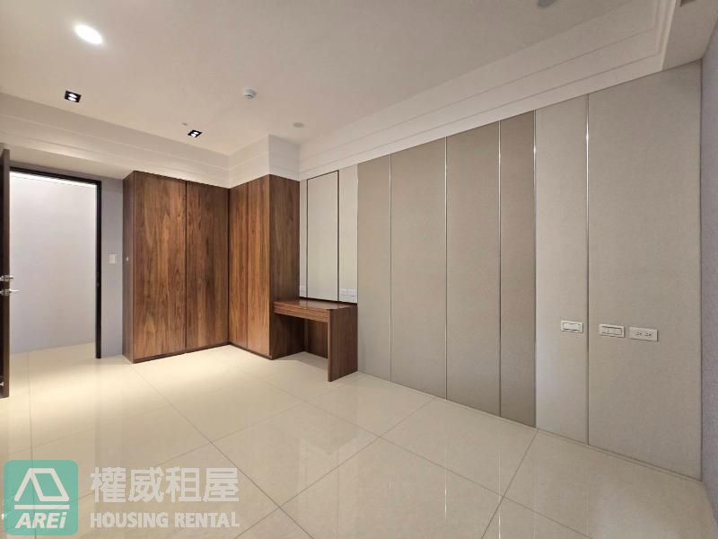 美術館龍騰極緻4房2廳3衛2陽台+雙平車