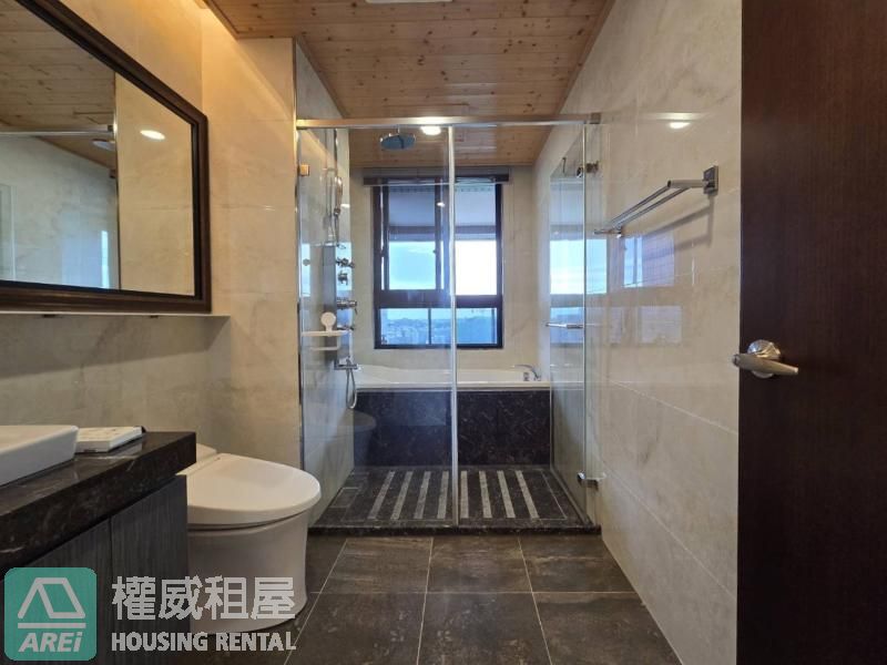 美術館龍騰極緻4房2廳3衛2陽台+雙平車