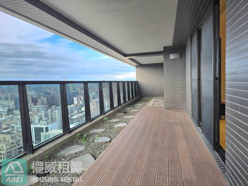 美術館龍騰極緻4房2廳3衛2陽台+雙平車