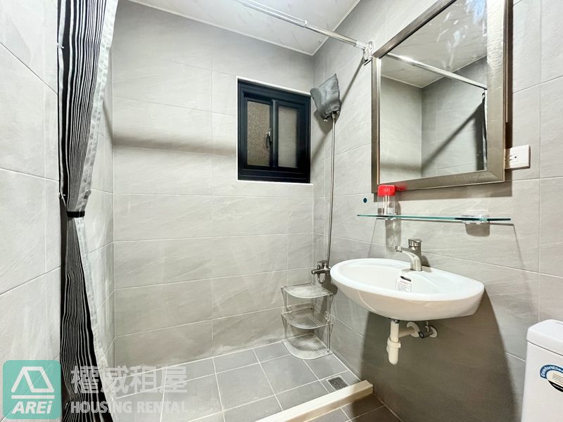 🏡【西子灣｜濱海二路二樓公寓出租】