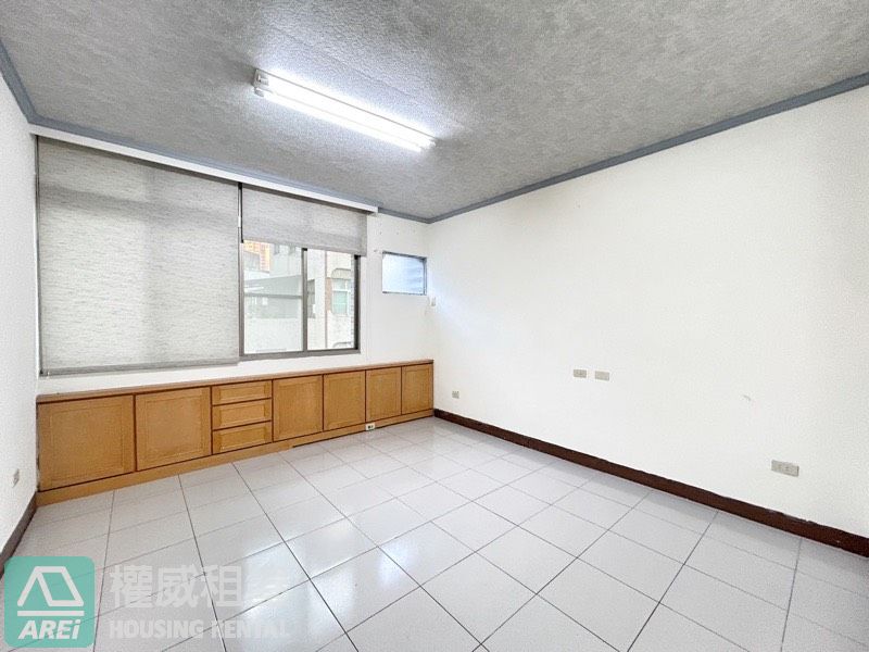 三多商圈｜屋況優｜整棟透天店面