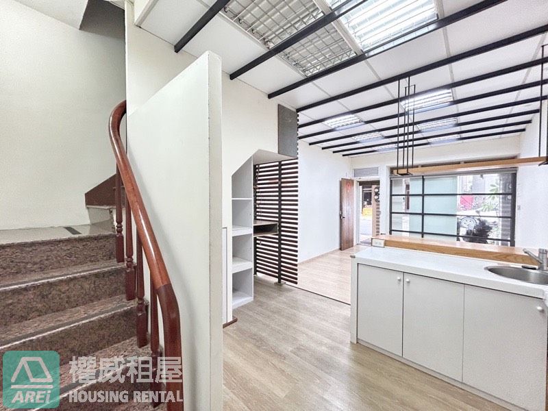 三多商圈｜屋況優｜整棟透天店面
