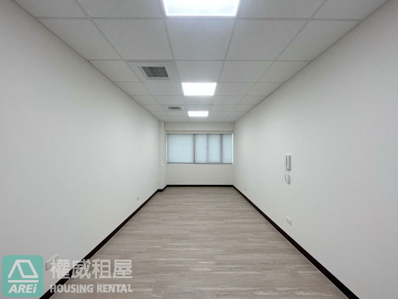 ✨全新裝潢｜高雄車站｜明亮共享辦公室🏙️
