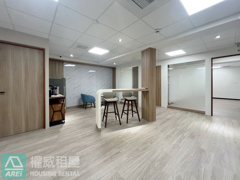 ✨全新裝潢｜高雄車站｜明亮共享辦公室🏙️