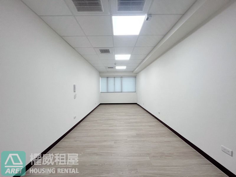 ✨全新裝潢｜高雄車站｜明亮共享辦公室🏙️