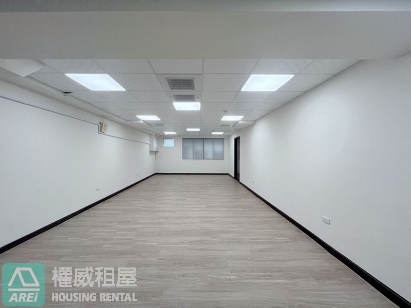 ✨全新裝潢｜高雄車站｜明亮共享辦公室🏙️