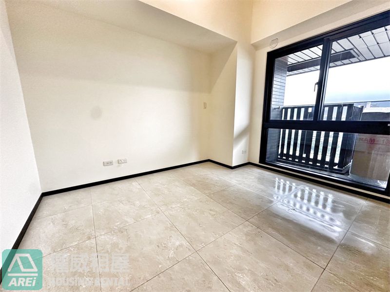 R12後譯興富發博愛｜全新空屋2+1房平車