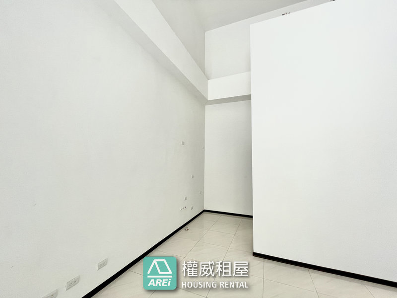 民族大樂｜河堤世界｜挑高 黃金店面