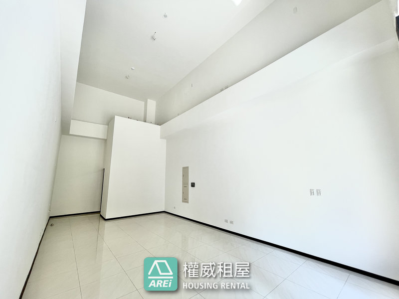 民族大樂｜河堤世界｜挑高 黃金店面