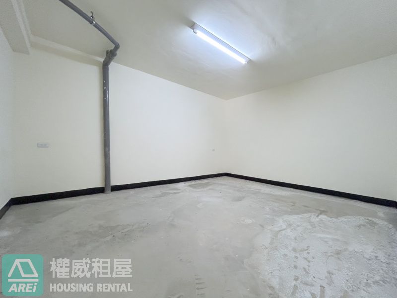 蓮池潭大面寬店面