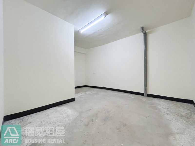蓮池潭大面寬店面