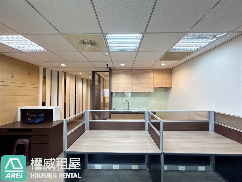 捷運中央公園旁｜煥新商辦空間｜質感與地點兼具