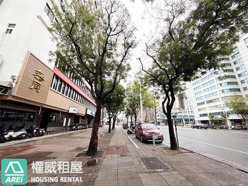 捷運中央公園旁｜煥新商辦空間｜質感與地點兼具
