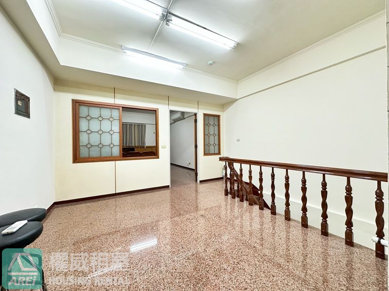 六合夜市自立路上2樓辦公室