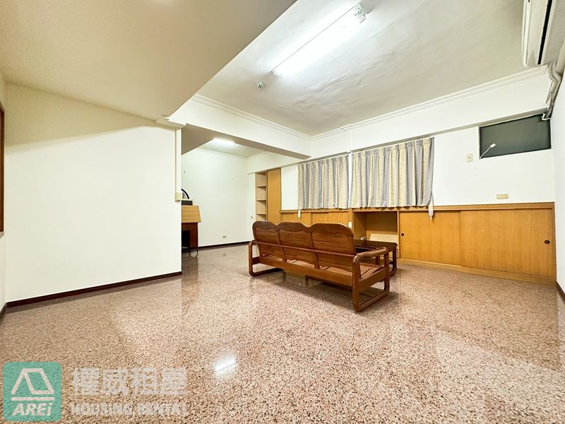 六合夜市自立路上2樓辦公室