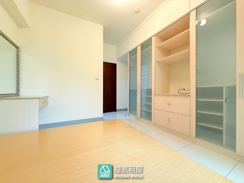近美術館特區 輕軌旁｜悅讀工坊舒適3房