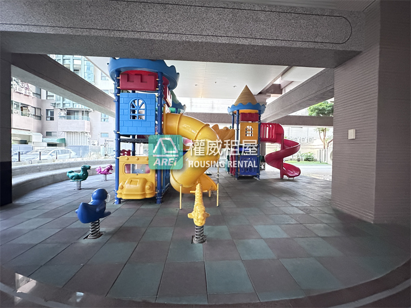 凹子底捷運旁｜堅山大世紀｜泳池｜質感大空間3+1房平車