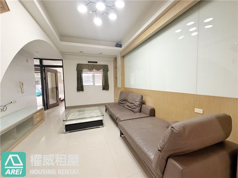 高雄車站後驛品味車墅