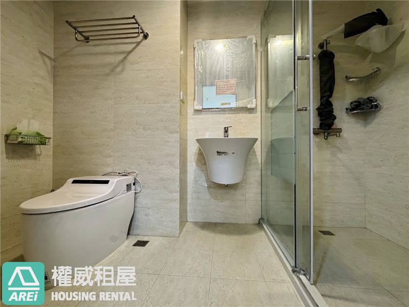 愛情河左岸｜全新高樓層純白景觀宅｜俯瞰愛河天際ｘ平面車位