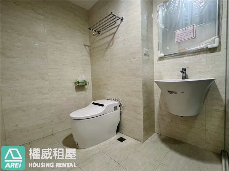 愛情河左岸｜全新高樓層純白景觀宅｜俯瞰愛河天際ｘ平面車位