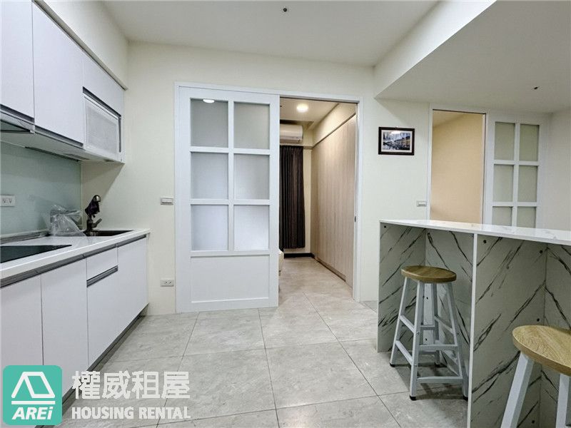愛情河左岸｜全新高樓層純白景觀宅｜俯瞰愛河天際ｘ平面車位