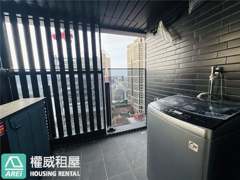 愛情河左岸｜全新高樓層純白景觀宅｜俯瞰愛河天際ｘ平面車位