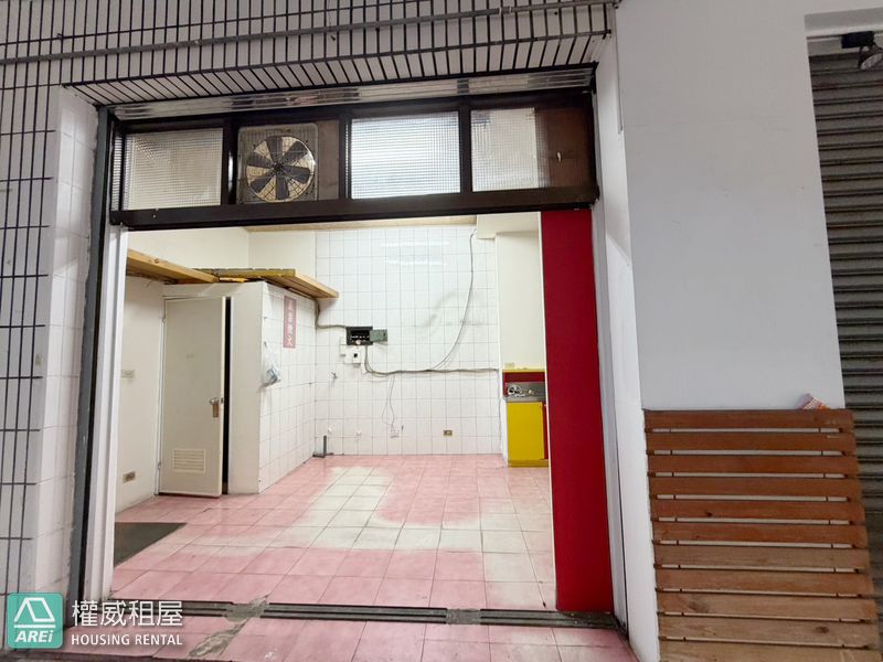 💥💥鼓山三角窗店面｜黃金店面賺錢店面｜輕軌捷運💥💥