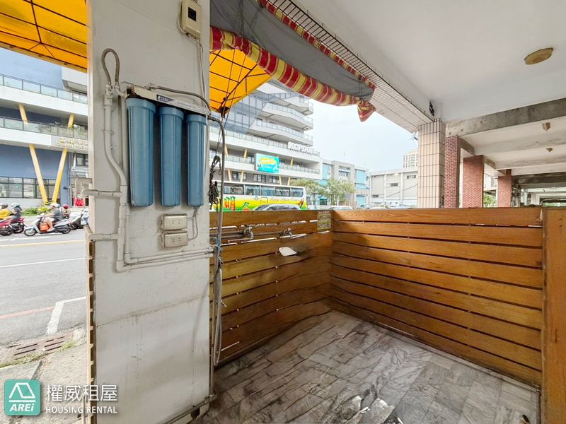 💥💥鼓山三角窗店面｜黃金店面賺錢店面｜輕軌捷運💥💥