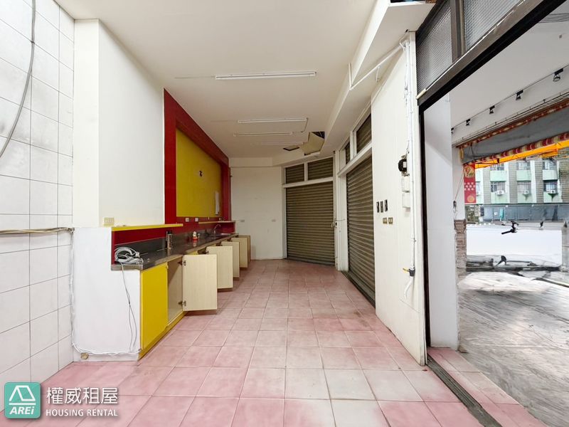 💥💥鼓山三角窗店面｜黃金店面賺錢店面｜輕軌捷運💥💥