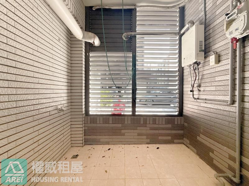 左營高鐵特區｜新光CITY｜寬敞樓中樓3房平車