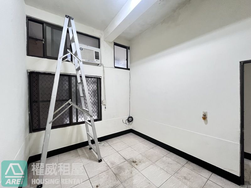 🏡【鹽埕新興街｜駁二特區｜公寓1樓便利2房2廳】