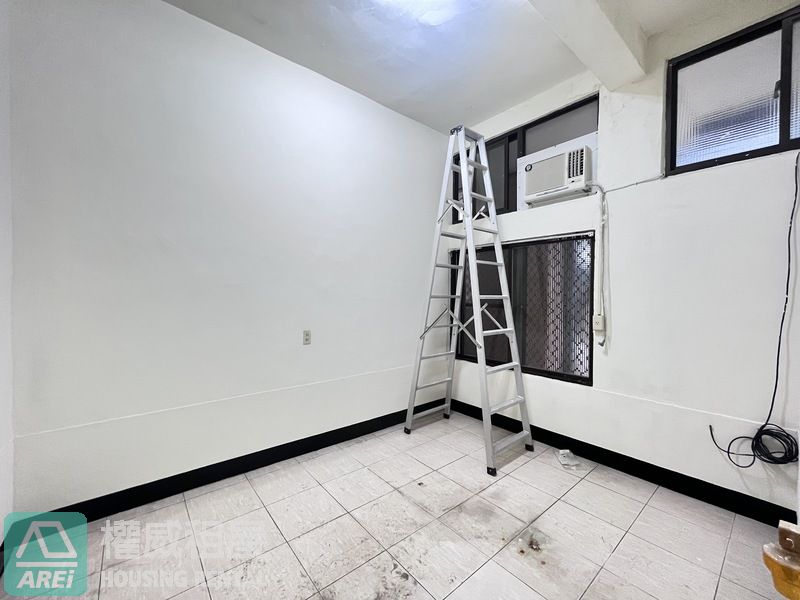 🏡【鹽埕新興街｜駁二特區｜公寓1樓便利2房2廳】