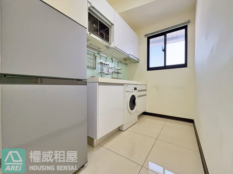 中央公園民生香榭採光通風兩房車位