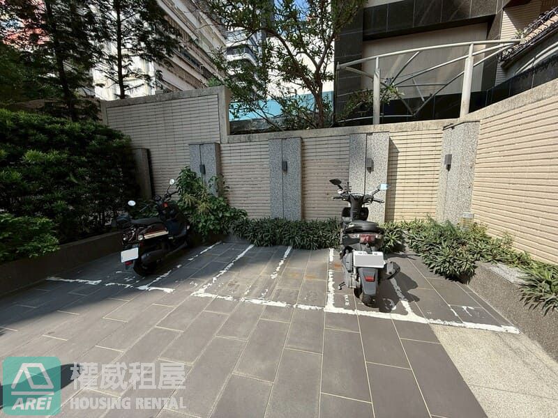 中央公園民生香榭採光通風兩房車位