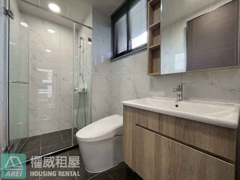 東區研森全新採光無印2+1房平車