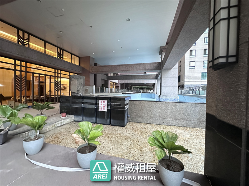 ✨凹子底捷運旁｜堅山大世紀｜泳池會館｜全新油漆＋全新冷氣｜質感大空間 3+1 房含平車✨