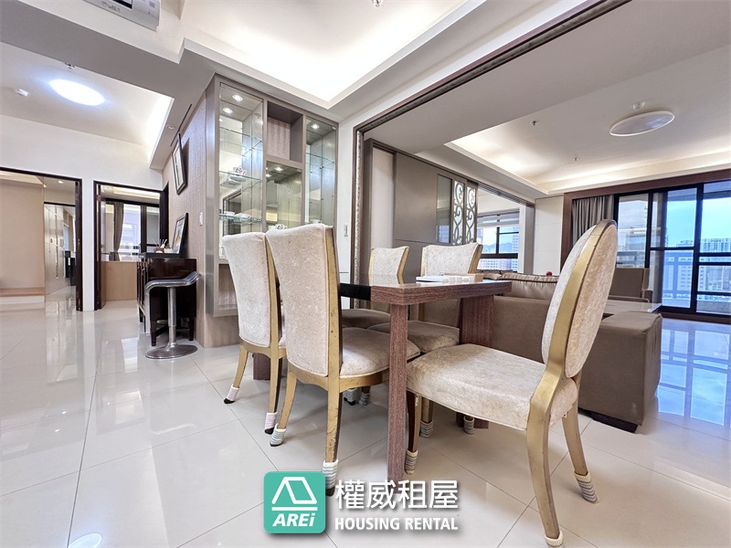 ✨凹子底捷運旁｜堅山大世紀｜泳池會館｜全新油漆＋全新冷氣｜質感大空間 3+1 房含平車✨