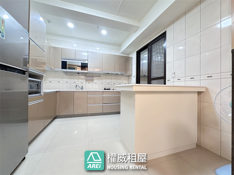 ✨凹子底捷運旁｜堅山大世紀｜泳池會館｜全新油漆＋全新冷氣｜質感大空間 3+1 房含平車✨