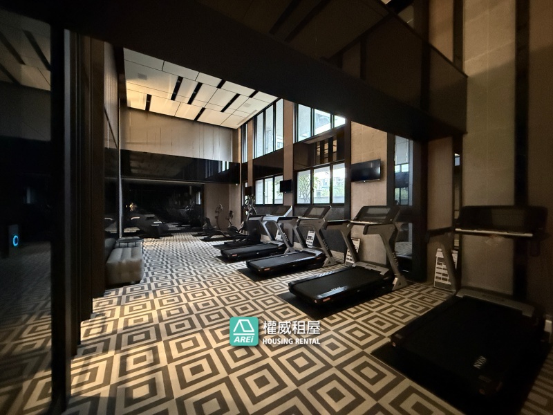 高大特區 崑庭馥御｜三房平車｜邊間高樓層