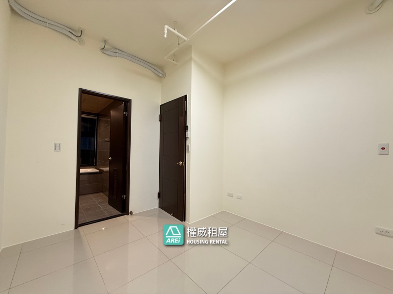 高大特區 崑庭馥御｜三房平車｜邊間高樓層