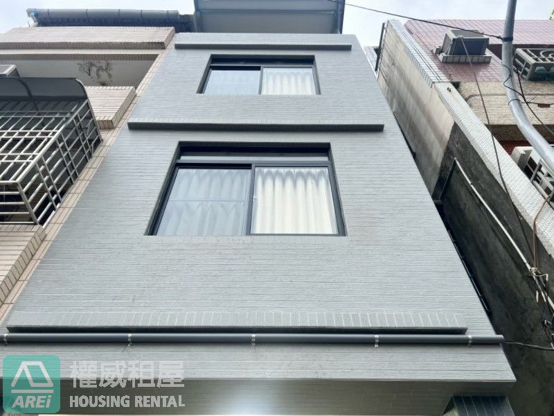 後驛商圈翻新透天金店面一樓