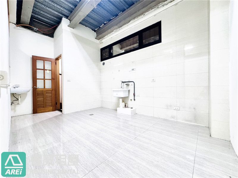 R9中央公園｜美麗島雙捷．近新崛江大坪數五樓透天店面