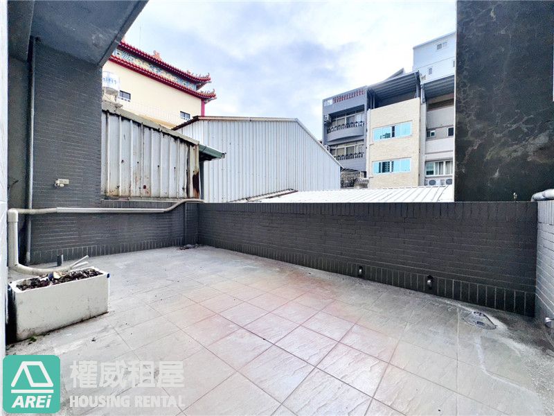 R9中央公園｜美麗島雙捷．近新崛江大坪數五樓透天店面