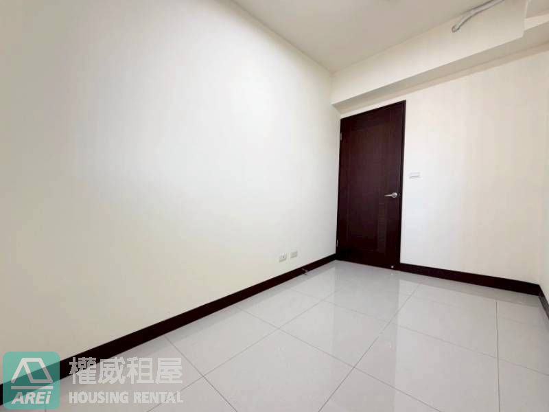 高大特區| 華雄交響曲| 河畔首排| 全新兩房平車含管