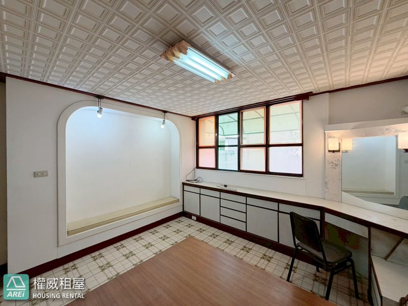 文華國小 | 鳳山翻新透天 | 7房4衛 |可租補可寵