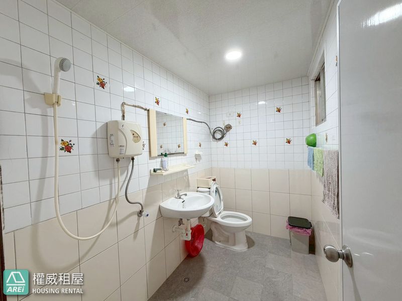 文華國小 | 鳳山翻新透天 | 7房4衛 |可租補可寵