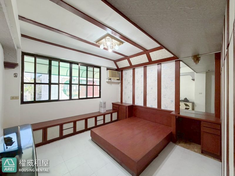 文華國小 | 鳳山翻新透天 | 7房4衛 |可租補可寵