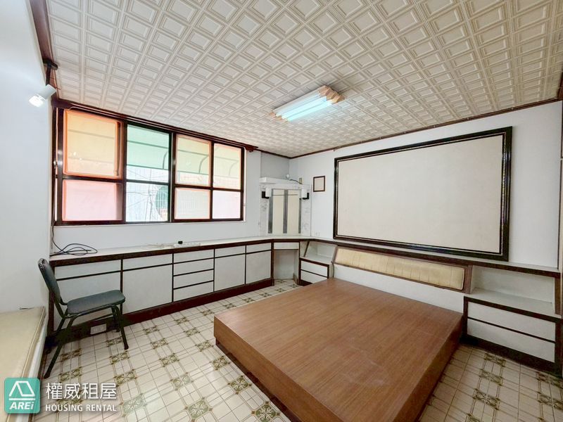 文華國小 | 鳳山翻新透天 | 7房4衛 |可租補可寵